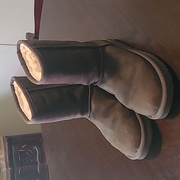 UGG classic short brown boots excellent preloved condition Size 8 authentic EUC! - Picture 3 of 15